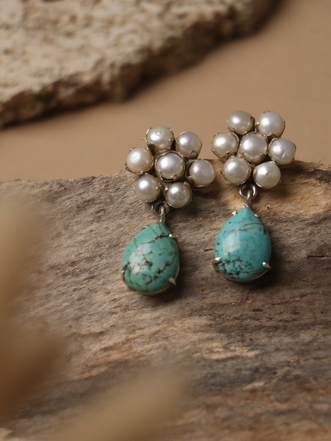 Turquoisebud earrings, in white and blue, 1.5-inch