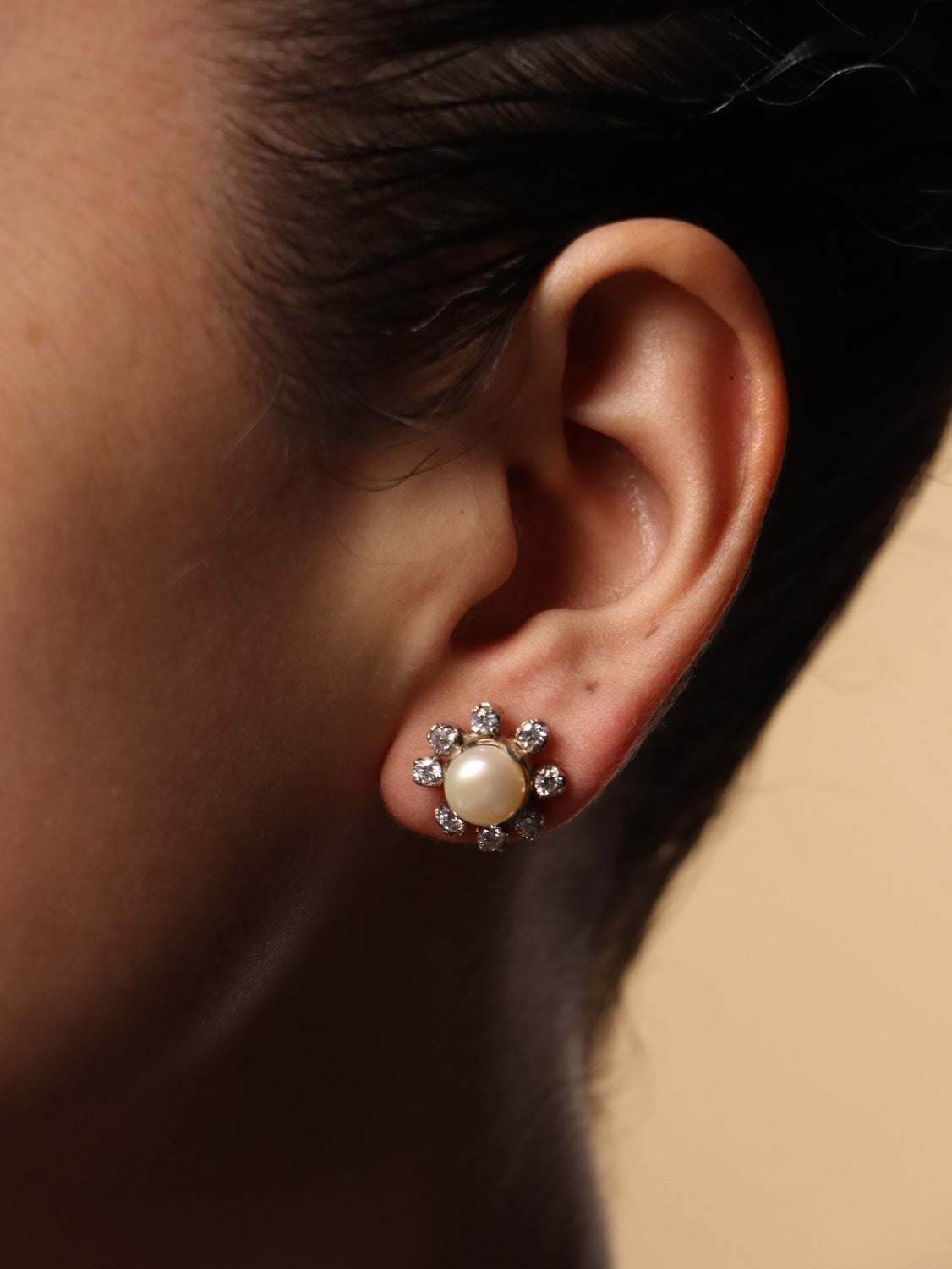 Shelldew earrings, with Zircon and Pearl stones in white, 0.4-inch