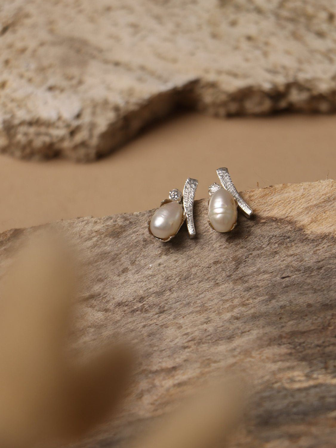 Moonmelt earrings, with Zircon and Pearl stones in white, 0.5-inch