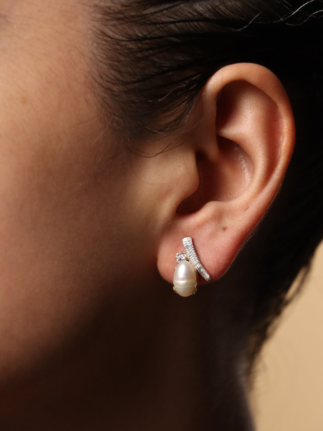 Moonmelt earrings, with Zircon and Pearl stones in white, 0.5-inch