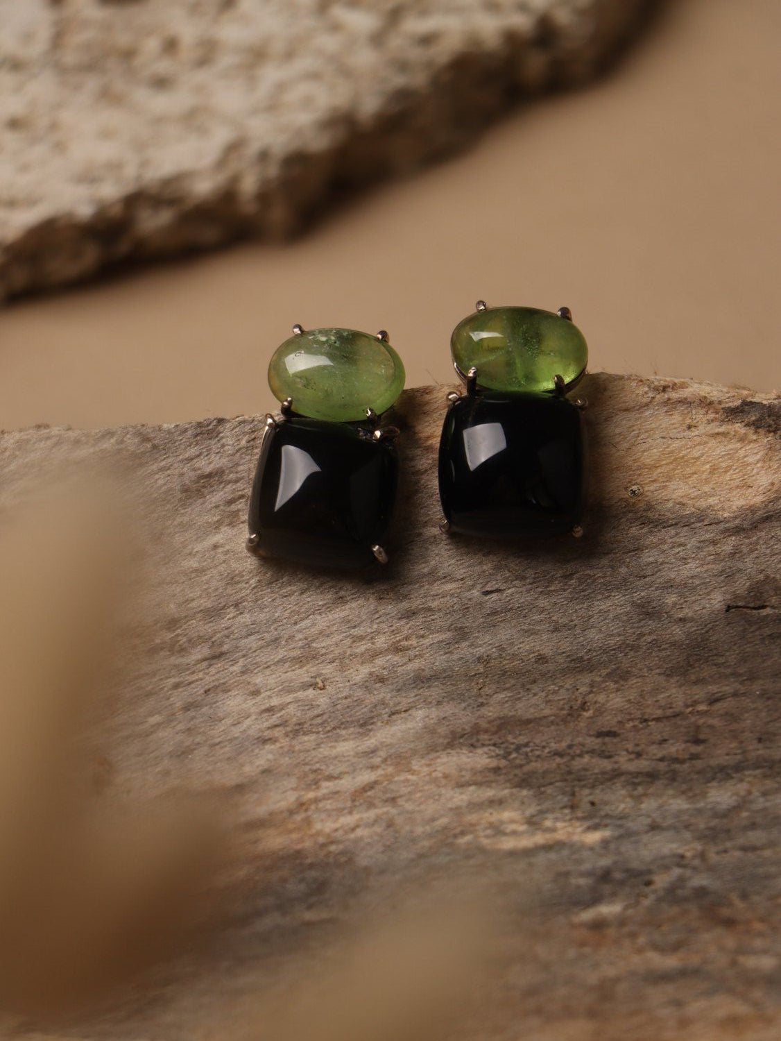 Onyxbud earrings, with Peridot and Onyx stones in green and black, 0.7-inch