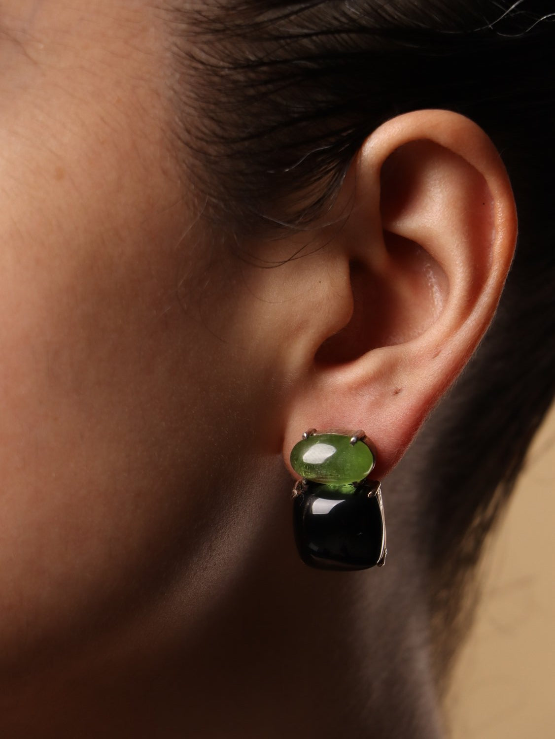 Onyxbud earrings, with Peridot and Onyx stones in green and black, 0.7-inch