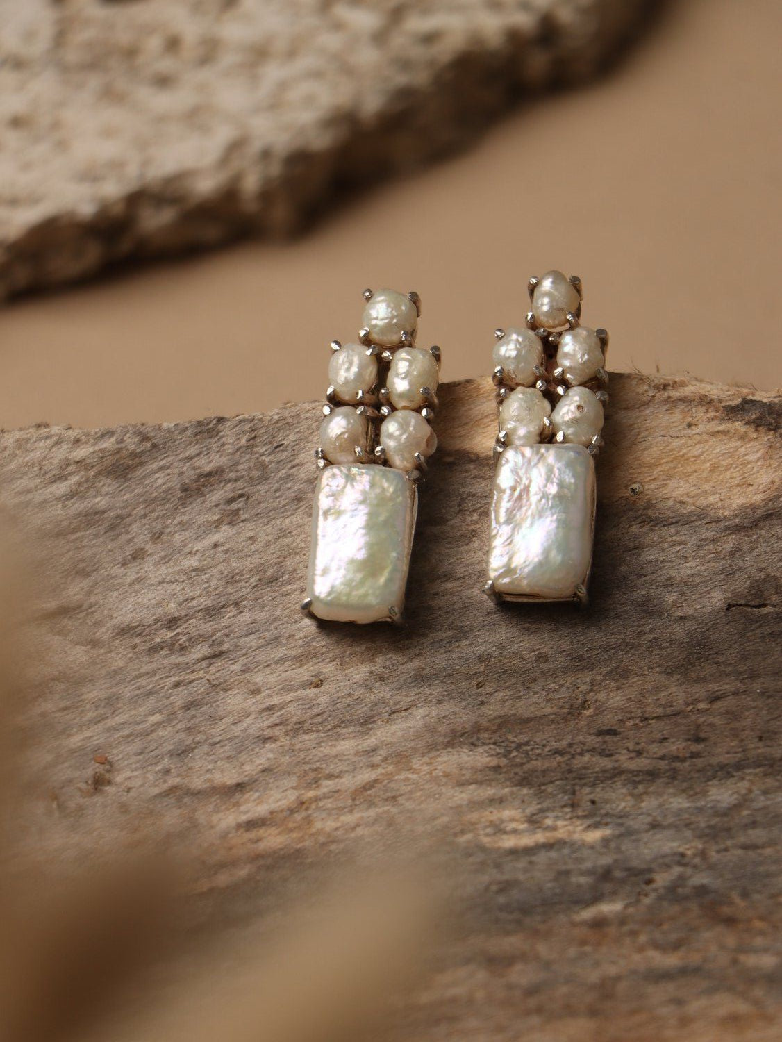 Shellrise earrings, with Pearl stones in white, 1.3-inch