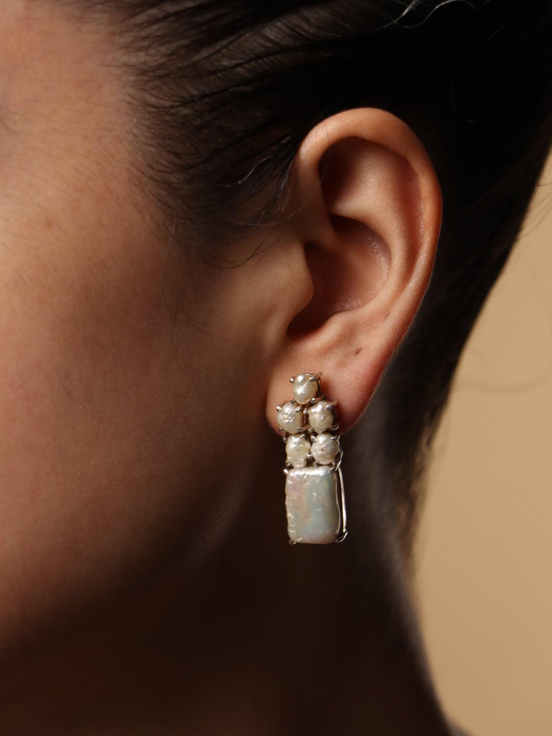 Shellrise earrings, with Pearl stones in white, 1.3-inch
