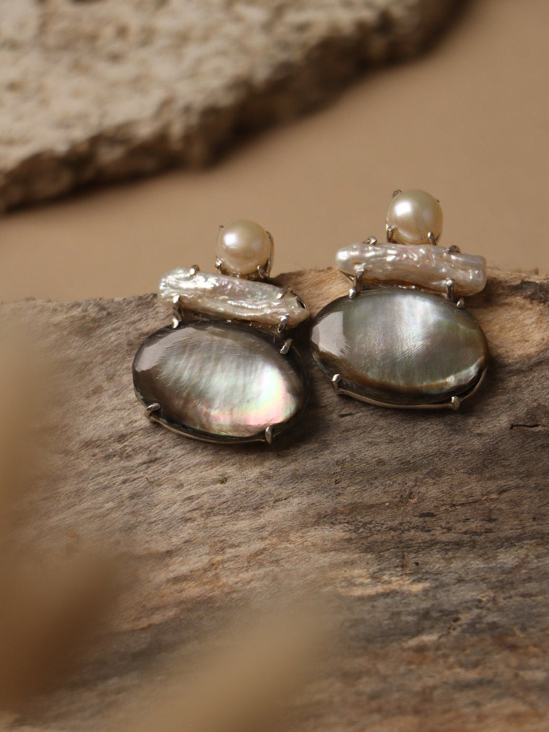 Oatmoon earrings, with Pearl and Mother pearl stones in white, 1-inch