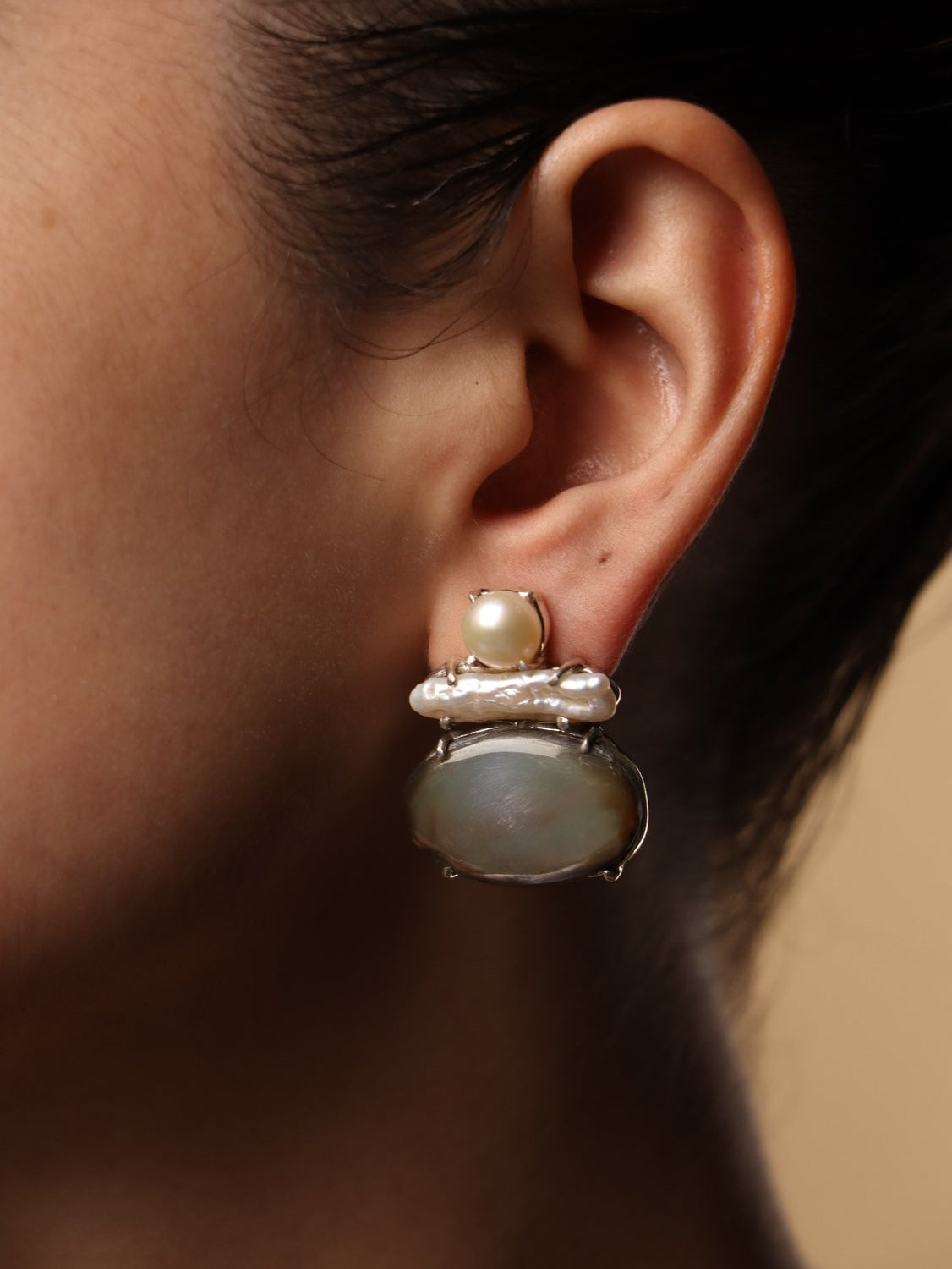 Oatmoon earrings, with Pearl and Mother pearl stones in white, 1-inch
