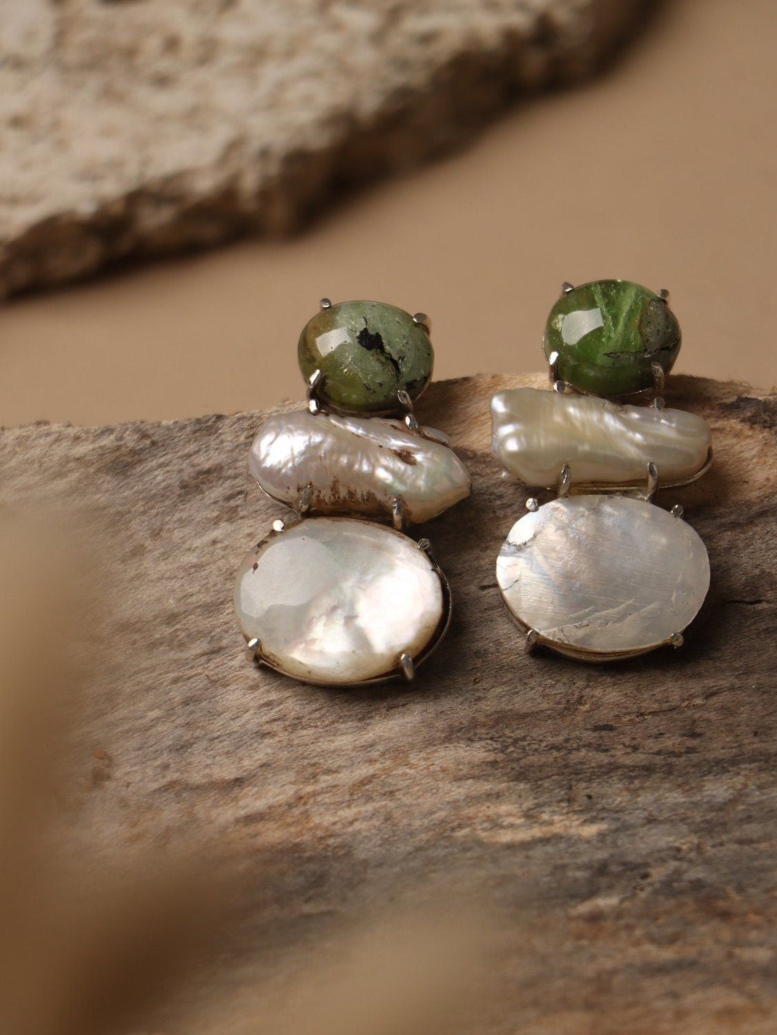Mosspearls earrings, with Peridot and rice pearl and mother pearl stones in white, 1.3-inch