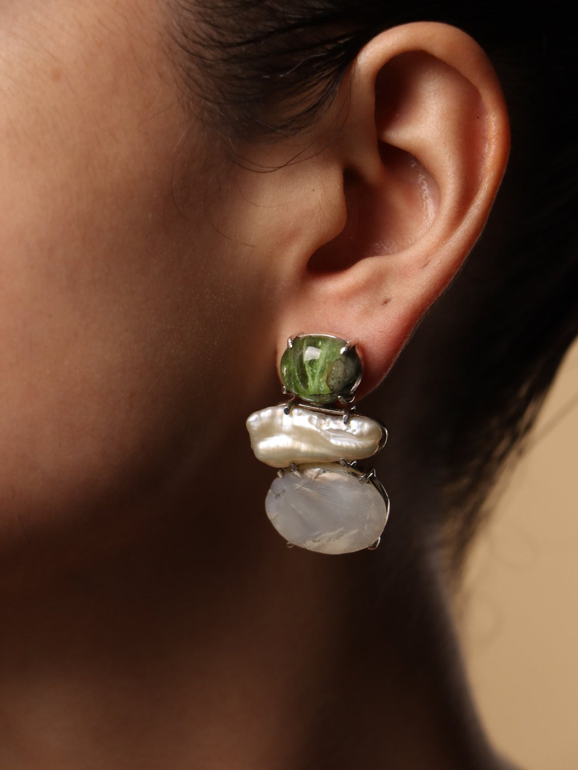 Mosspearls earrings, with Peridot and rice pearl and mother pearl stones in white, 1.3-inch
