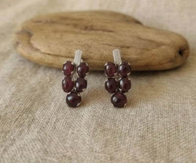 Contemporary Samra earrings with Garnet in red.