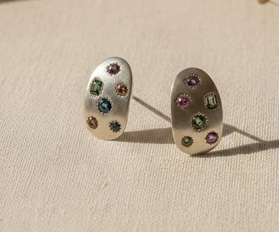 Classic Gul earrings made with Emerald and Citrine in green and yellow.